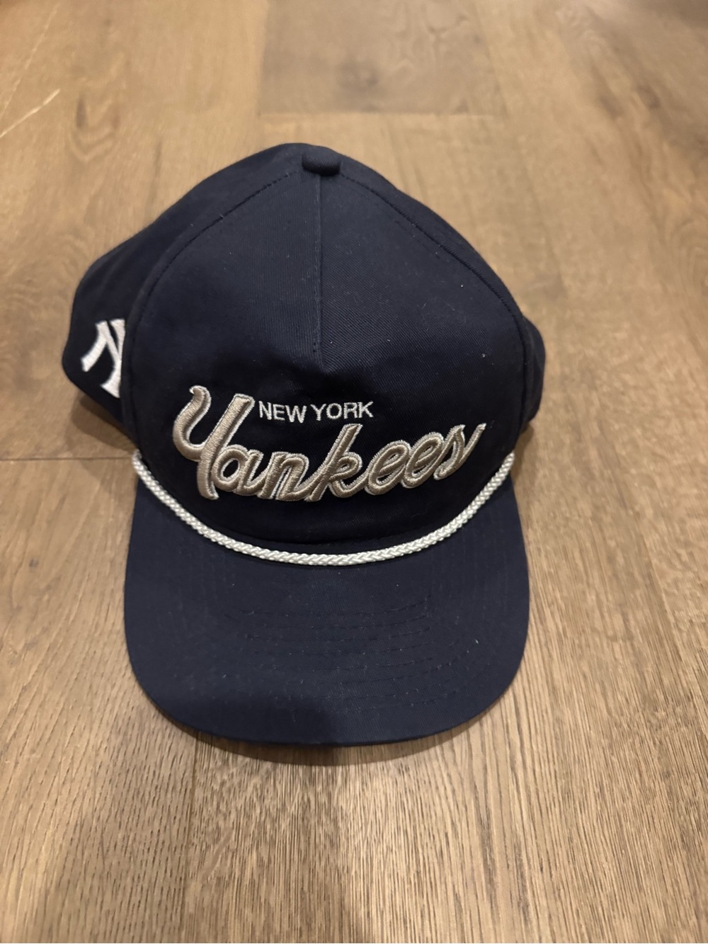Mitchell & Ness New York Yankees Navy Cap with Silver Rope